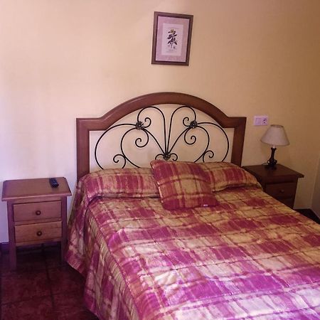 Готель Hostal Bar Stop Velilla del Rio Carrion Екстер'єр фото