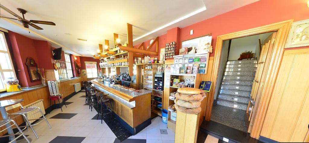 Готель Hostal Bar Stop Velilla del Rio Carrion Екстер'єр фото