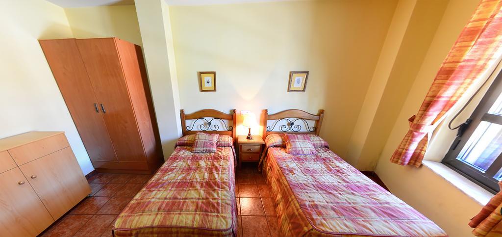 Готель Hostal Bar Stop Velilla del Rio Carrion Екстер'єр фото