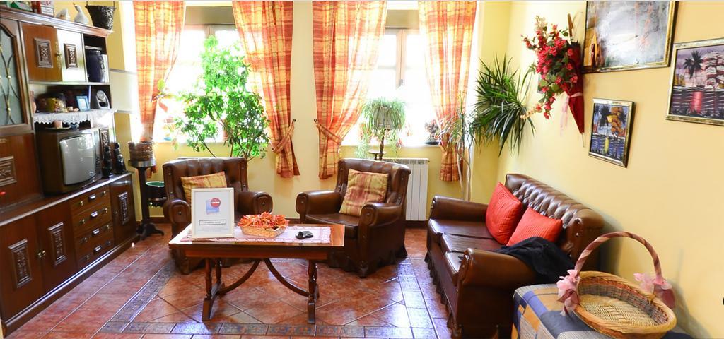 Готель Hostal Bar Stop Velilla del Rio Carrion Екстер'єр фото