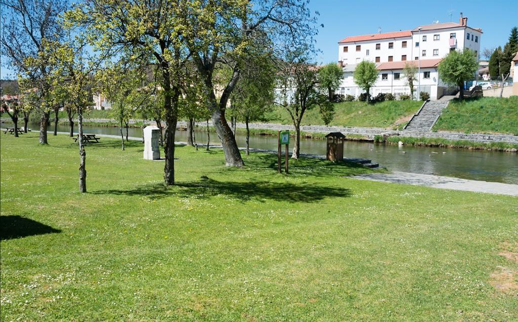 Готель Hostal Bar Stop Velilla del Rio Carrion Екстер'єр фото