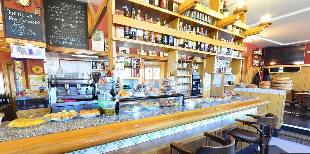 Готель Hostal Bar Stop Velilla del Rio Carrion Екстер'єр фото