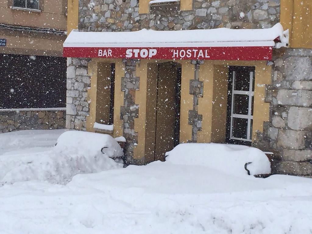 Готель Hostal Bar Stop Velilla del Rio Carrion Екстер'єр фото