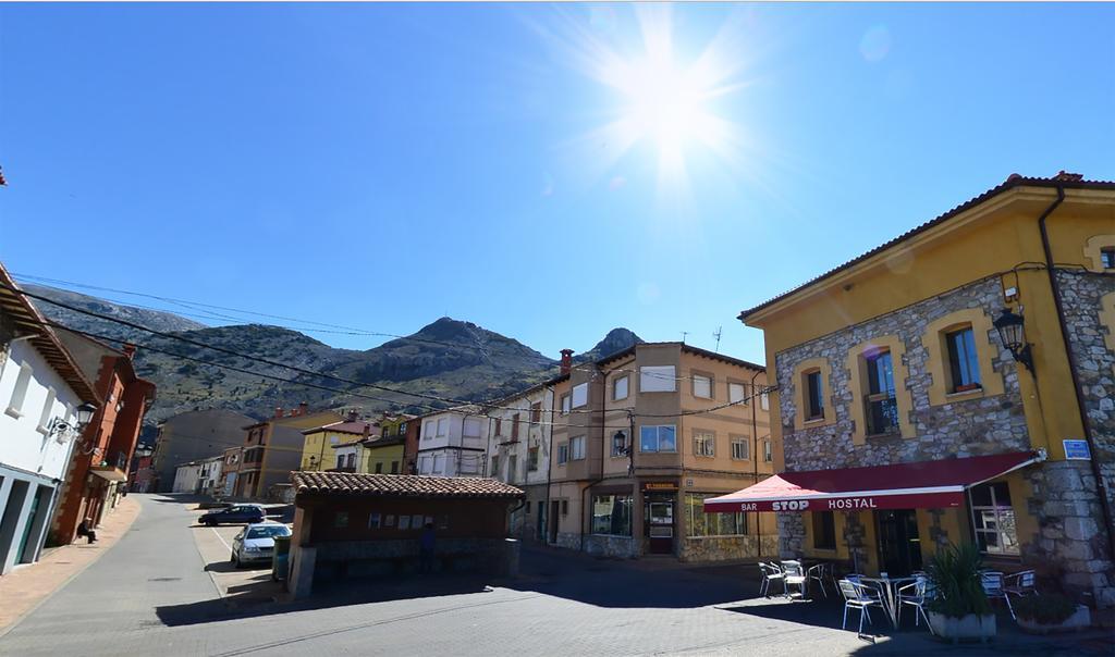 Готель Hostal Bar Stop Velilla del Rio Carrion Екстер'єр фото