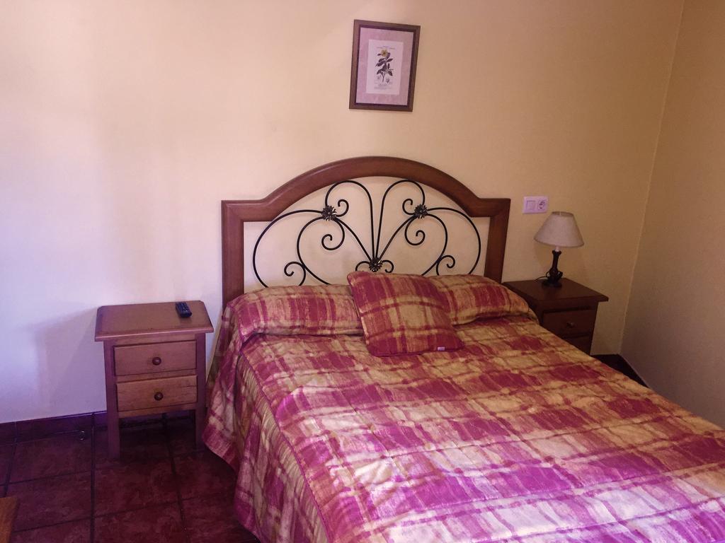 Готель Hostal Bar Stop Velilla del Rio Carrion Екстер'єр фото